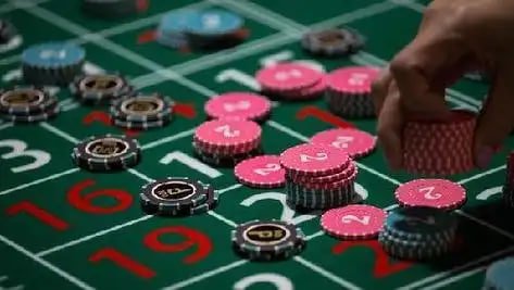 Tampilan simulasi pertandingan sepak bola virtual di platform hyperslot dengan statistik real-time